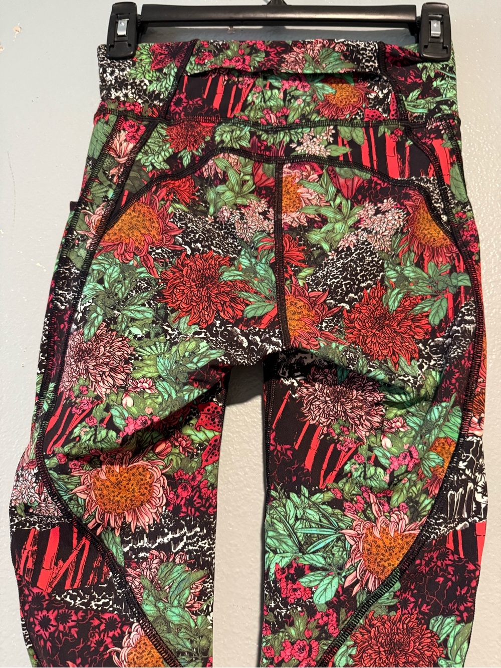 Lululemon Floral High-Rise Leggings - Bold Garden Print size 4 - Picture 5 of 8